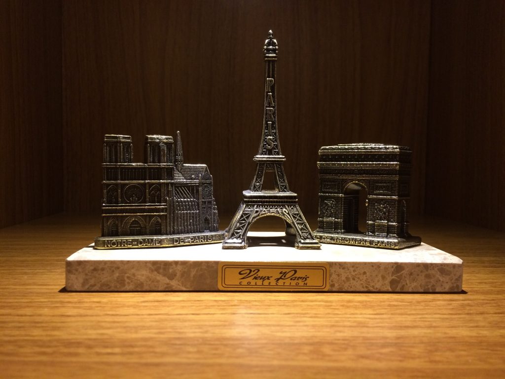 Miniaturas Arquitetônicas - Coleção de viagens de Arquitetura! 3 Miniatura Arquitetônica da torre eiffel notedrame e arco do triunfo em Paris