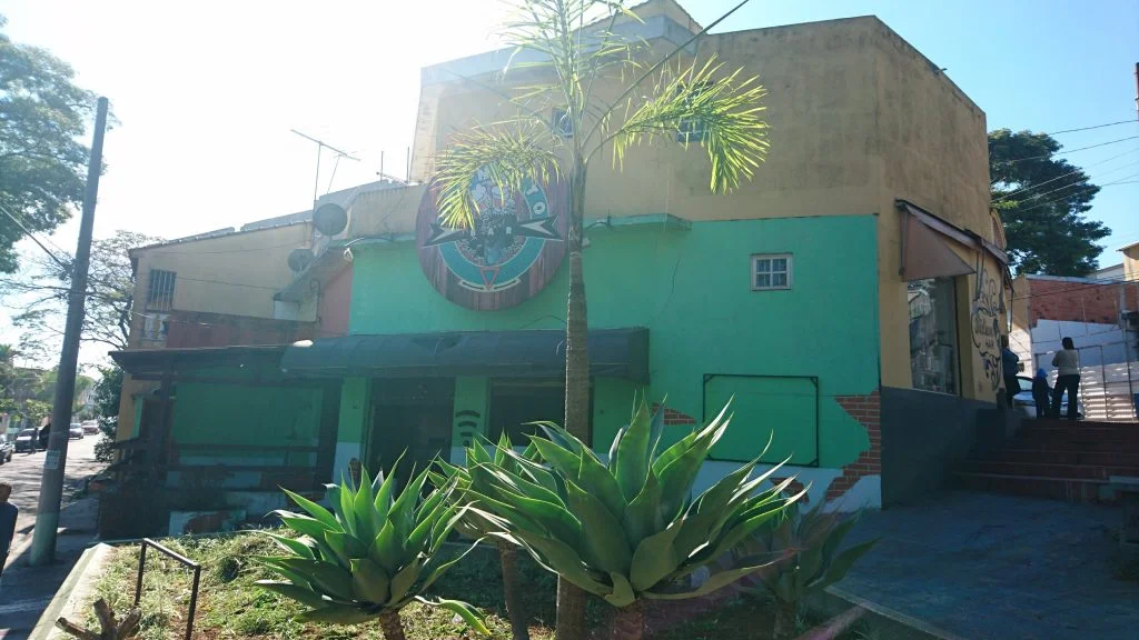Fachada do bar antes da reforma Fachada do bar antes da reforma vista a partir da praça em Barueri