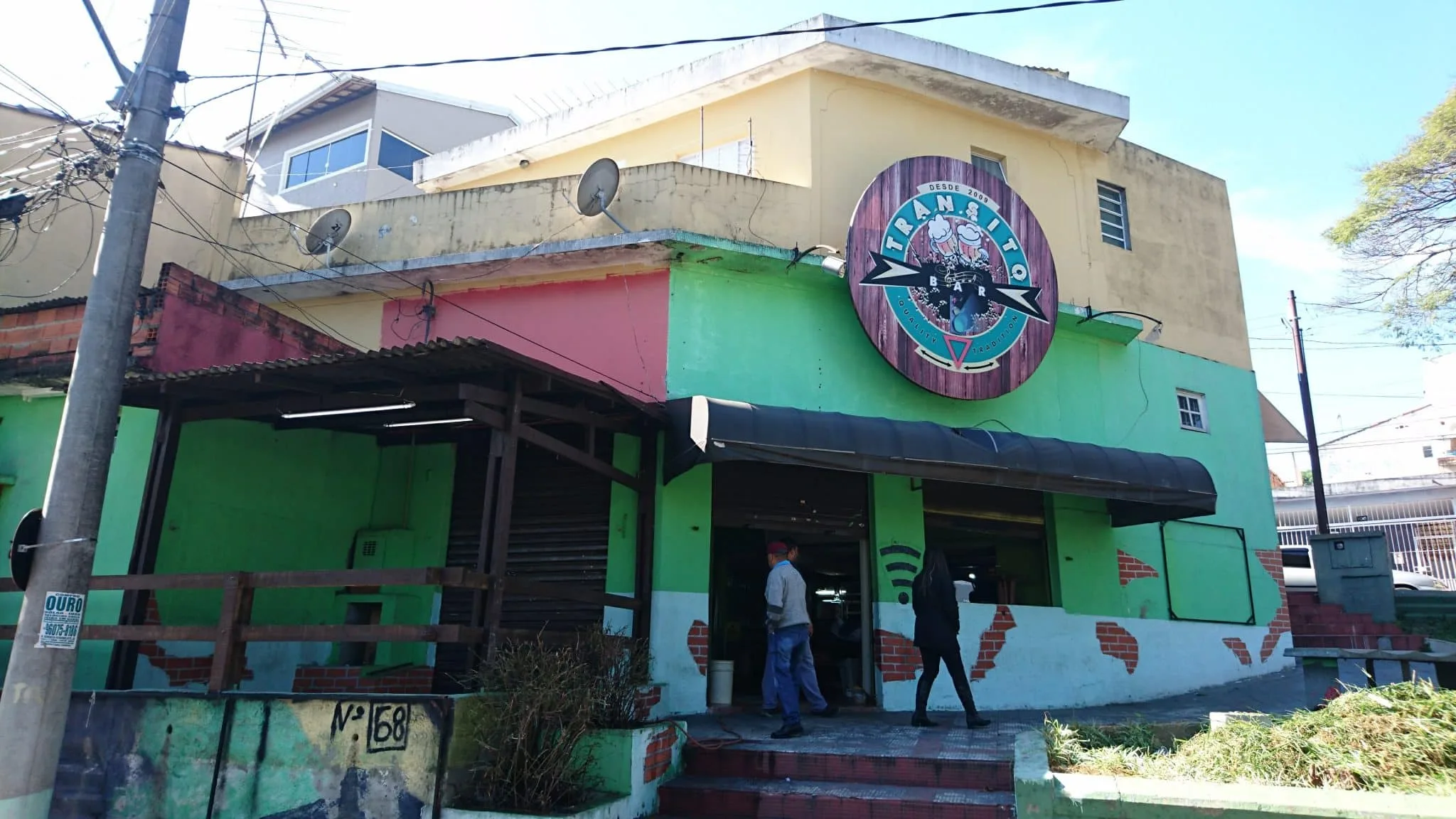 Fachada antiga do bar em Barueri Fachada antiga do bar antes da reforma com pintura verde e estrutura externa