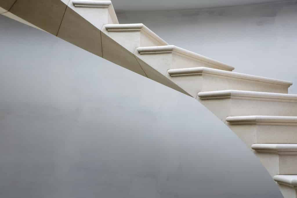 Escadas Helicoidais – Entenda a arquitetura e a engenharia!