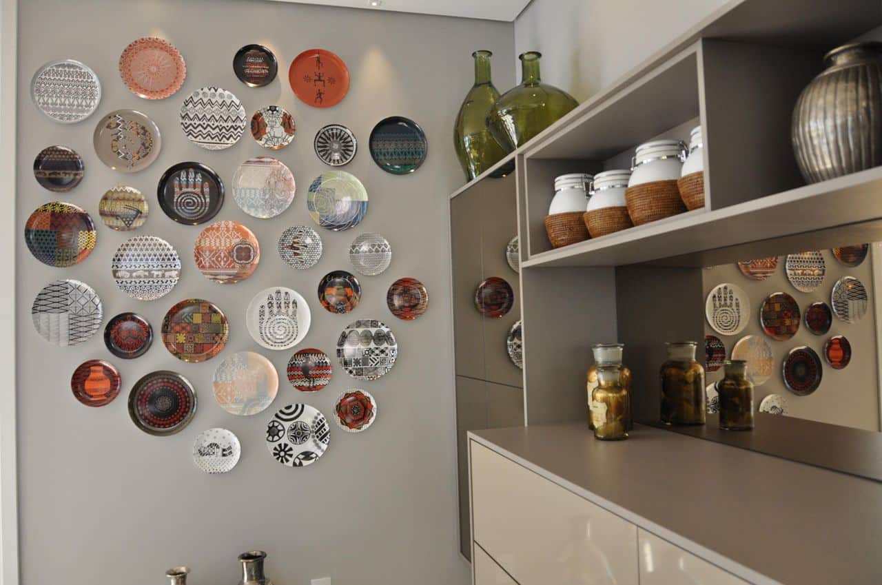 decorar a parede com pratos