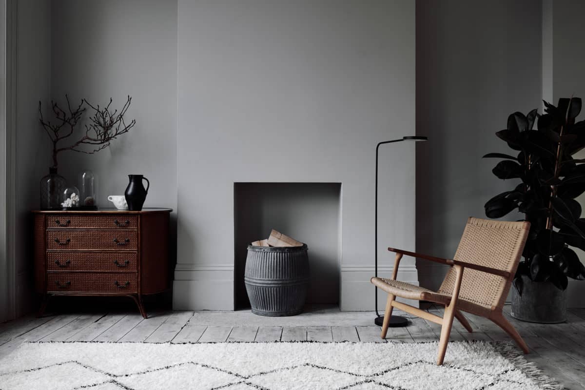 Interior design ideas to plan during isolation Gray space with a comfortable dark wood in the corner - Interior design ideas to plan during insulation