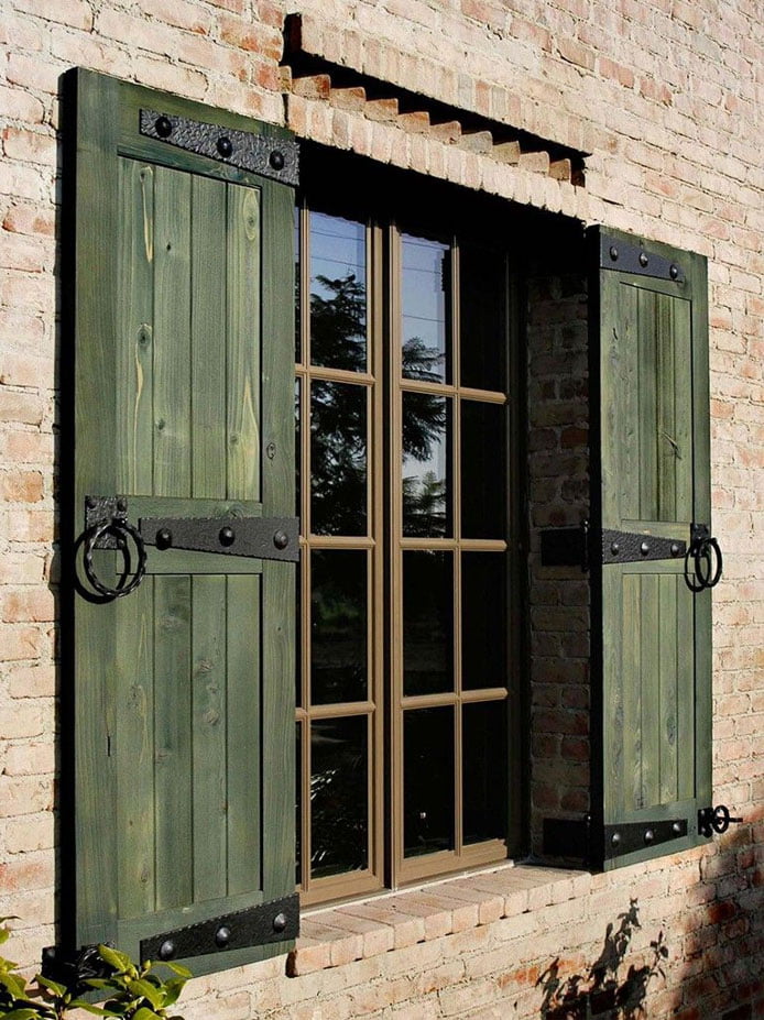 Janela em Madeira de Demolicao Como usar madeira de demolição? Descubra!