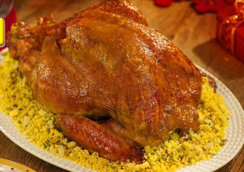 Peru de Natal Recheado - Tão suculento que derrete na boca! Peru de Natal Recheado - Tão suculento que derrete na boca!
