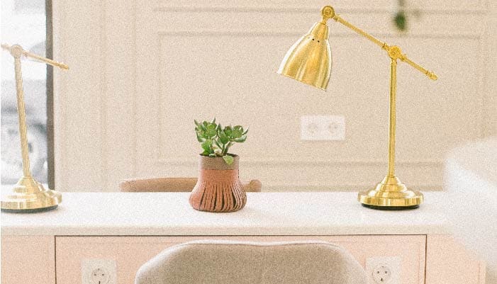 As cores dourado e branco