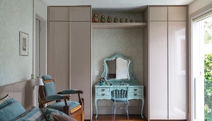 Penteadeira vPenteadeira - Como escolher ou projetar uma penteadeira para seu quarto?intage com espelho Penteadeira - Como escolher ou projetar uma penteadeira para seu quarto?