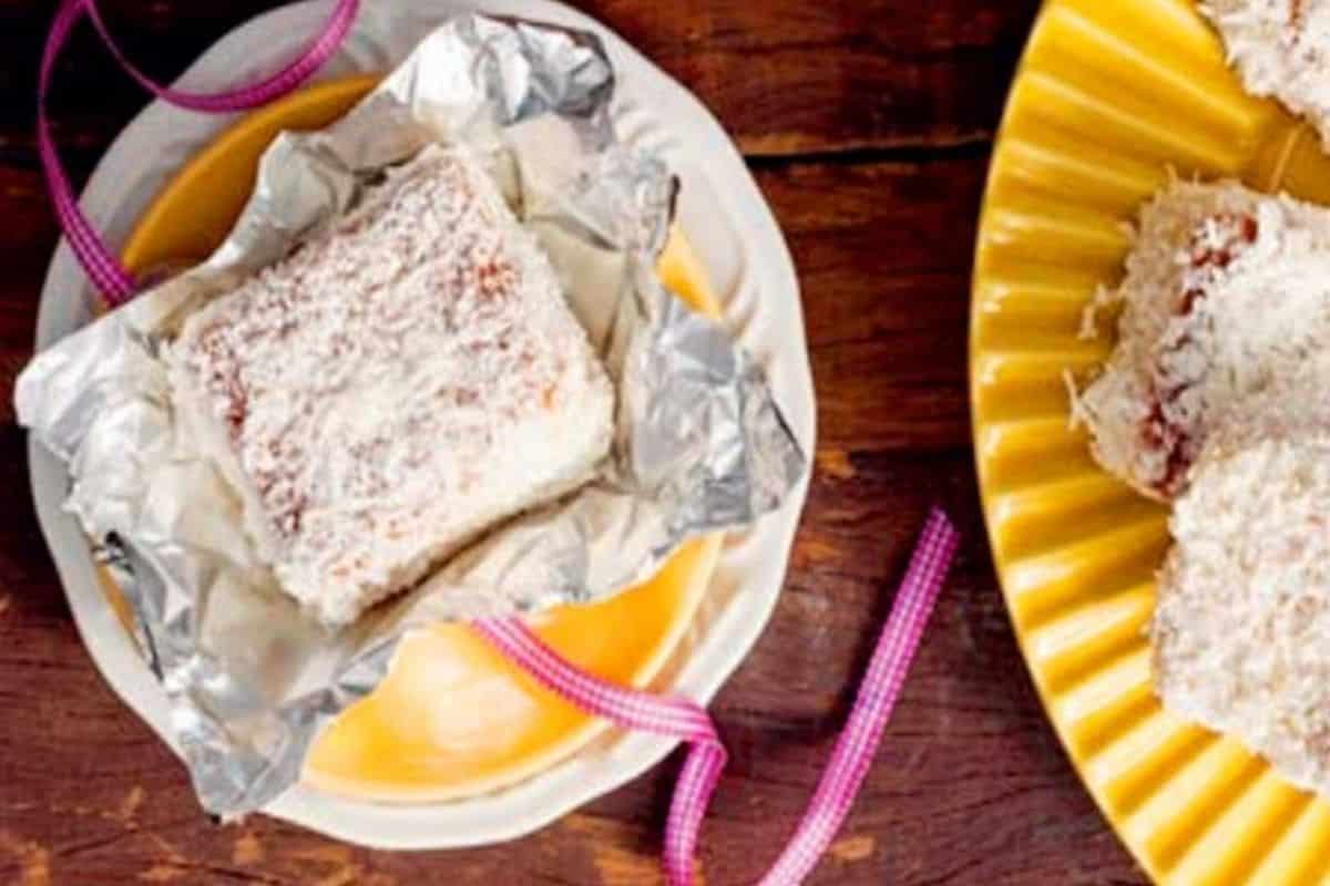 Bolo de Aniversário - Receita de Bolo de Coco Embrulhado!