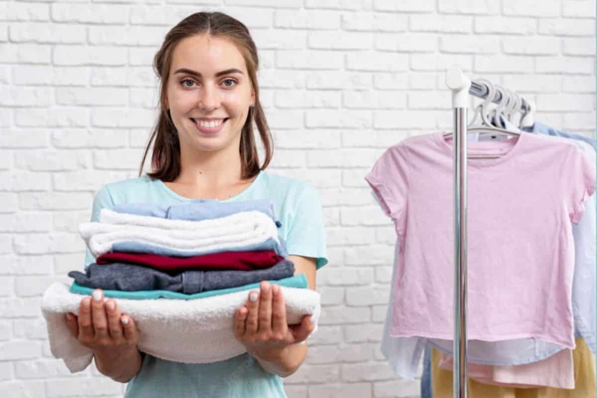 Como tirar cheiro de mofo do guarda roupa?