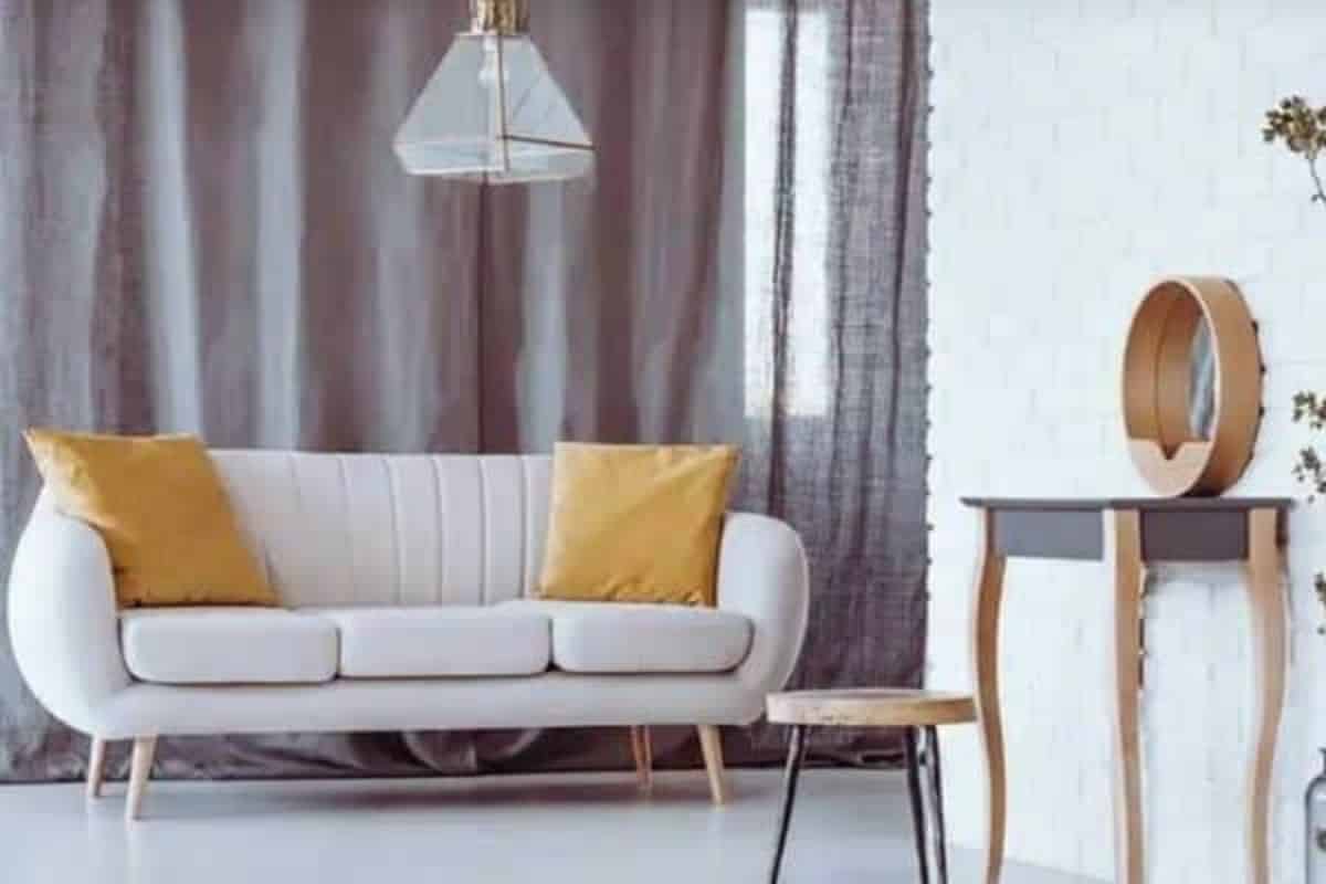 Maximize seu Espaço: Escolhendo o Sofá Ideal para Sala Pequena! 16 Mesas Laterais: Pequenas Aliadas para Sofás e Camas!