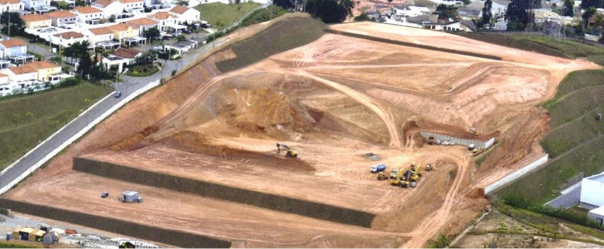 Terraplanagem - Como aplainar terrenos acidentados? 1 Terraplanagem - Como aplainar terrenos acidentados?