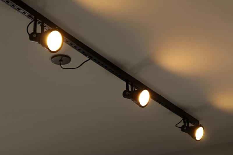 O que é e como instalar a luminária de trilho? luminariatrilho12