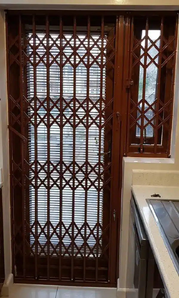 Porta Pantográfica - 2 exemplos para decorar o ambiente! pantografica14