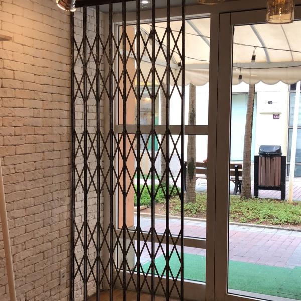 Como deve ser a instalação da porta pantográfica? pantografica4