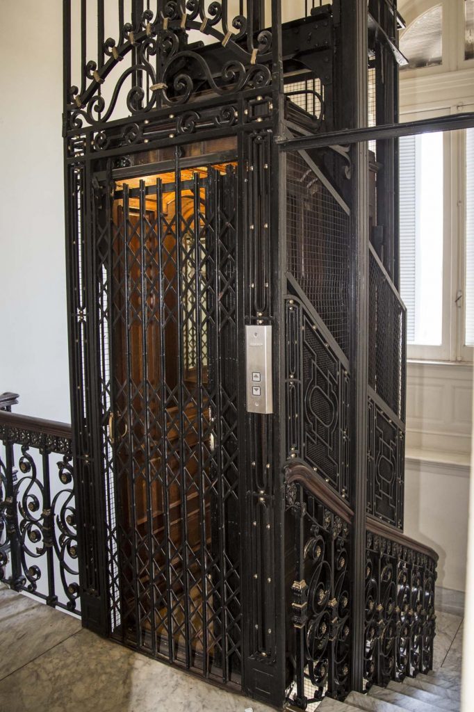 O que é porta pantográfica? pantografica8