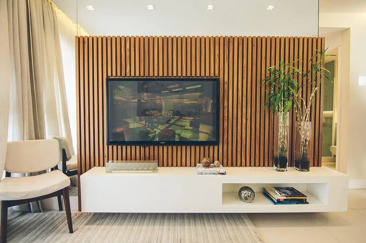 Sala de TV Planejada Ripada - 6 Ideias de decoração para sua casa! 1 painel ripado sala tv
