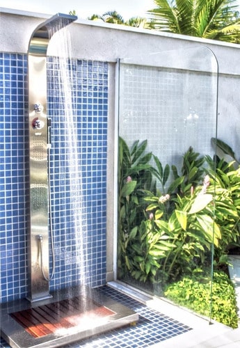 Qual o chuveiro ideal para área externa? inox