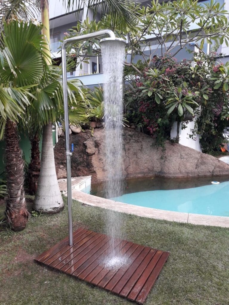 Qual o chuveiro ideal para área externa? inox2