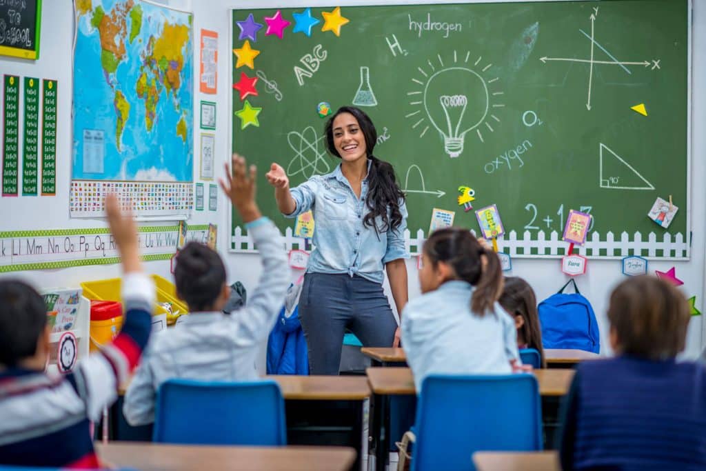 Dia do professor - 5 dicas para homenageá-los dia15 de outubro! 1 professor5