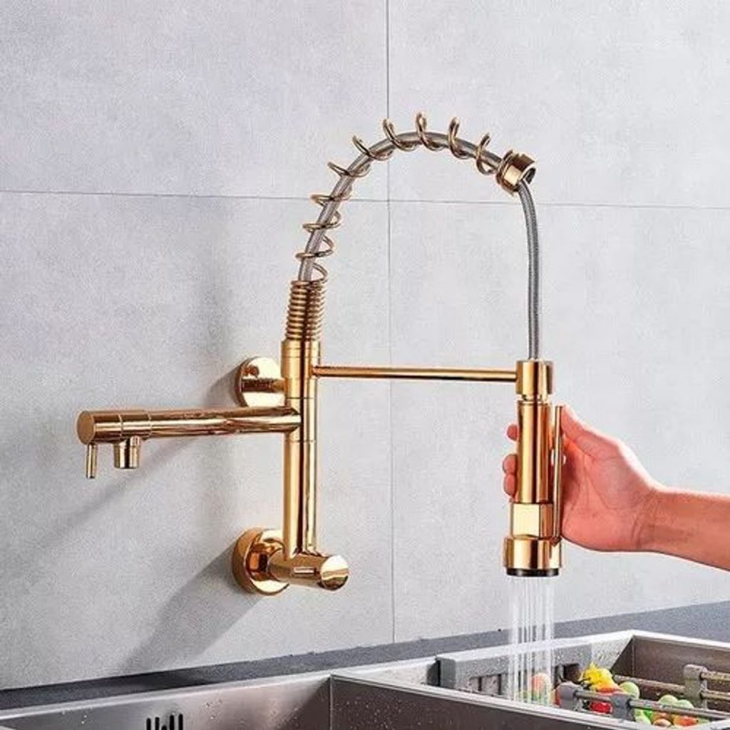 De que cor deve ser a torneira de parede para a pia da cozinha? torneiraparede11