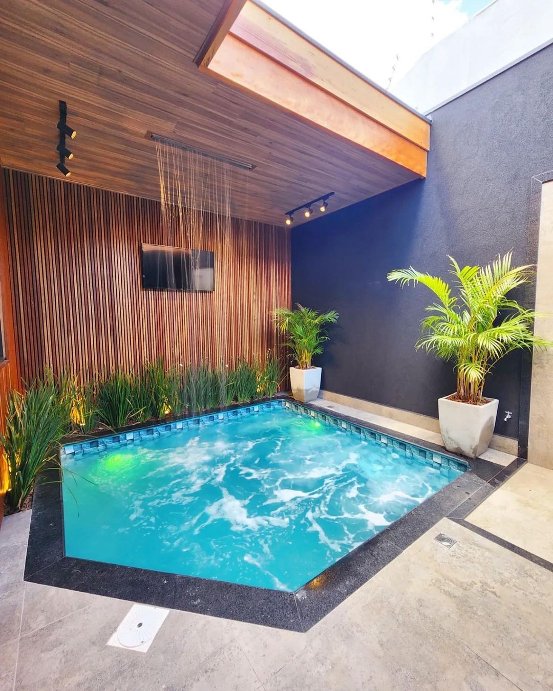 Como fazer uma área com piscina e banheiro? Como fazer uma área com piscina e banheiro?