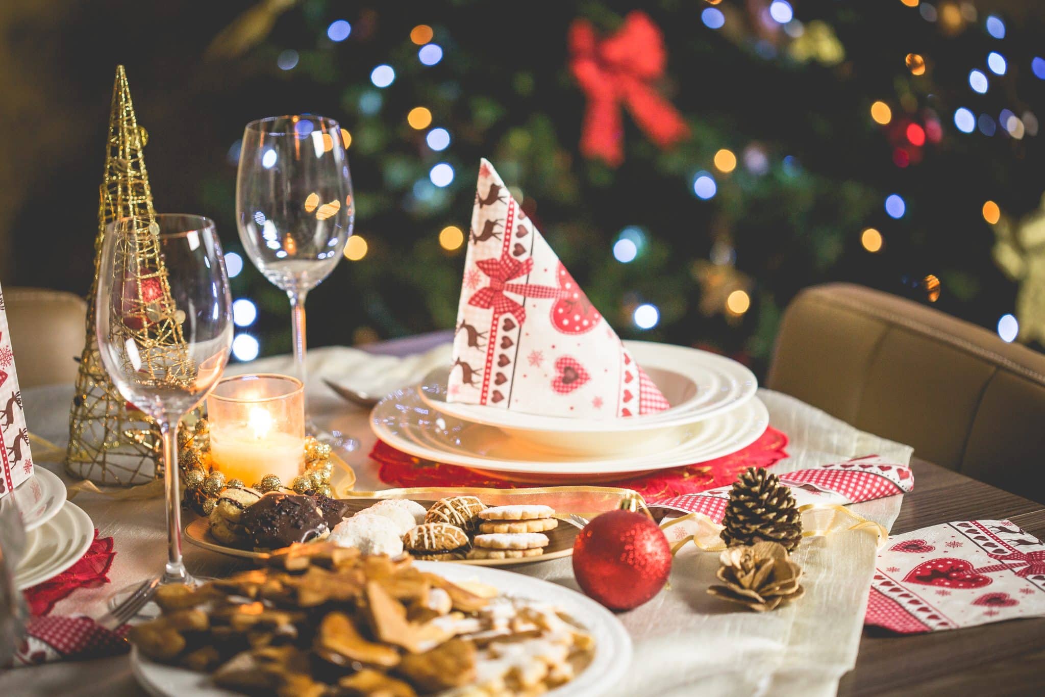 Decoração de Natal: Como Fazer uma Decoração Encantadora e Econômica! 6 decoração mesa de natal