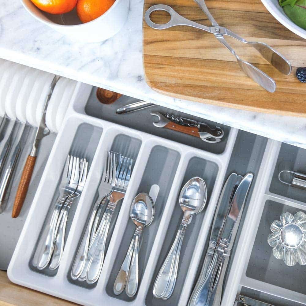 8 dicas de como organizar um armario de cozinha. 5 organizador de talheres