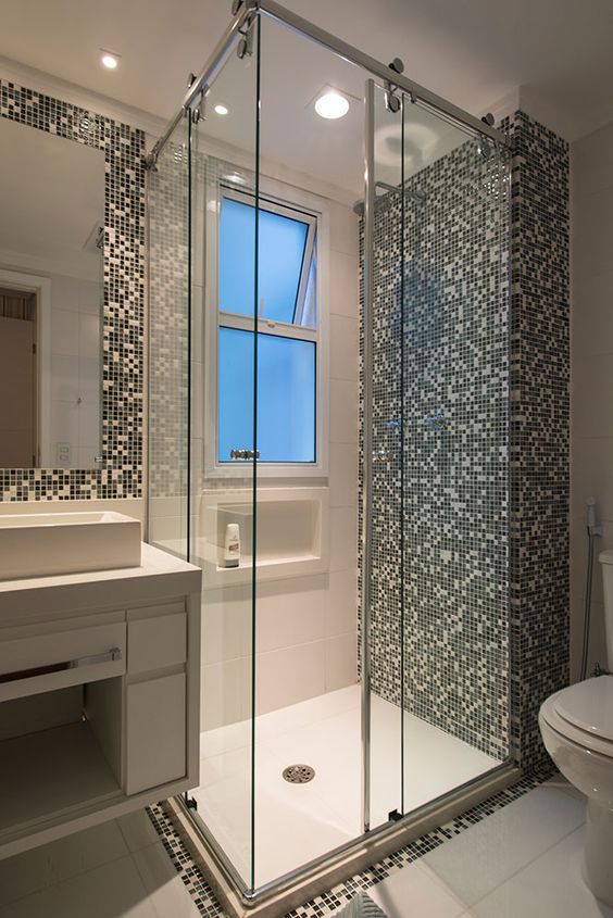 Banheiro planejado com pastilhas