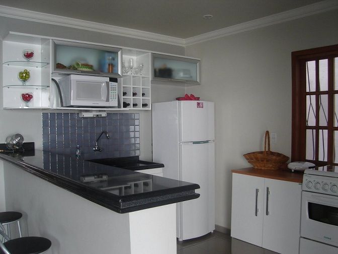 Aproveitando cada centímetro: Dicas para ter uma cozinha pequena com balcão funcional e aconchegante. 1 Aproveitando cada centímetro: Dicas para ter uma cozinha pequena com balcão funcional e aconchegante.