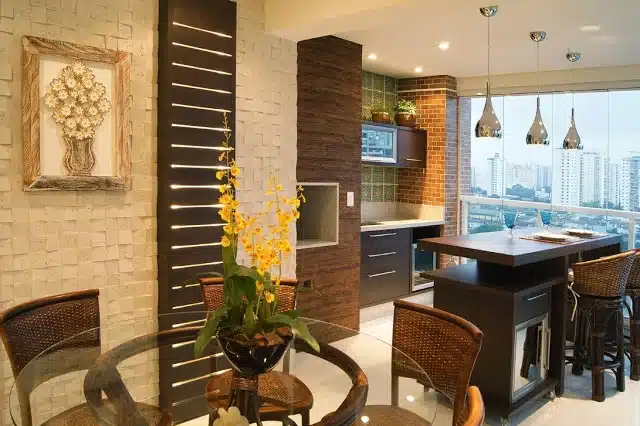 É possível integrar a área gourmet moderna com outros ambientes da casa?