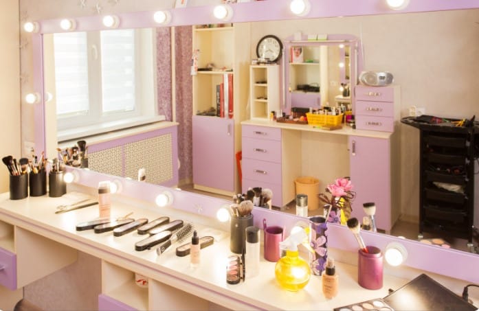 Escolhendo a penteadeira certa para o seu quarto feminino