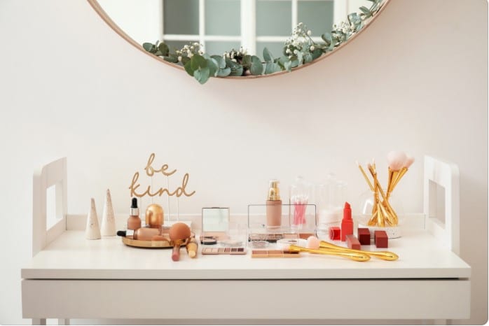 Dicas de decoração para um quarto feminino com penteadeira