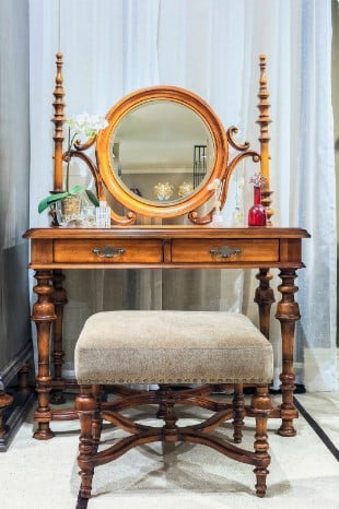 Benefícios de um quarto feminino com penteadeira