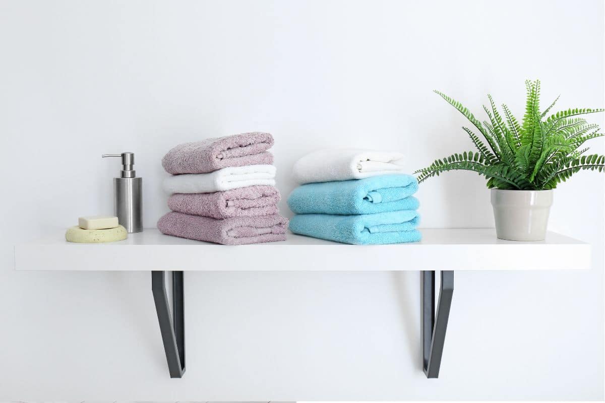 Prateleiras de Banheiro: Organize com Estilo! 2 Prateleiras de Banheiro — Organize seu espaço com estilo, descubra como transformar sua decoração!