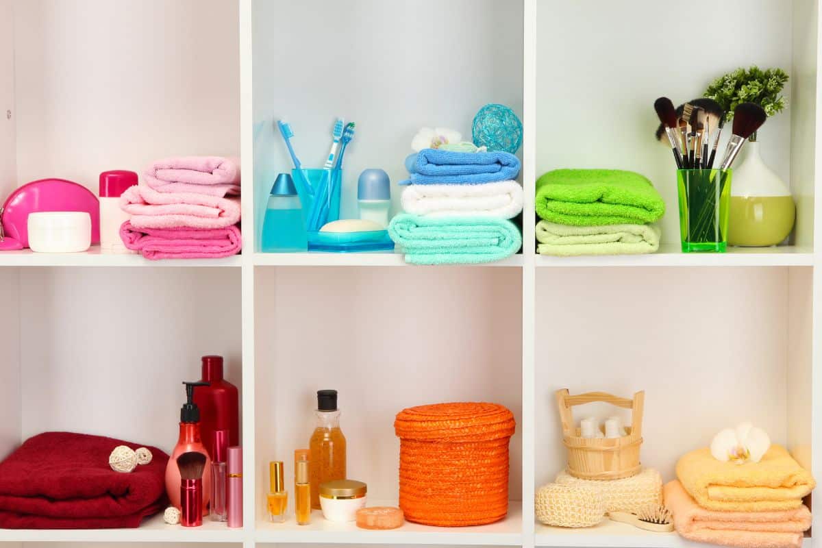 Prateleiras de Banheiro: Organize com Estilo! 3 Prateleiras de Banheiro — Organize seu espaço com estilo, descubra como transformar sua decoração!