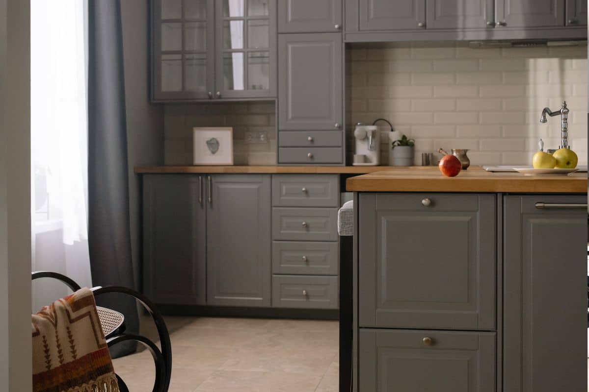 Armário de Cozinha Cinza: A Elegância que Falta na Sua Casa