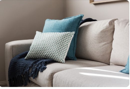 Como escolher o tamanho das almofadas? Decoração com almofadas: Como escolher e combinar estampas e cores.