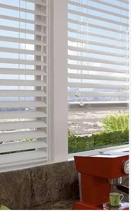 Decoração com cortinas e persianas: Como escolher e combinar com o ambiente.