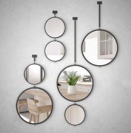 Use vários espelhos menores para criar um efeito visual interessante