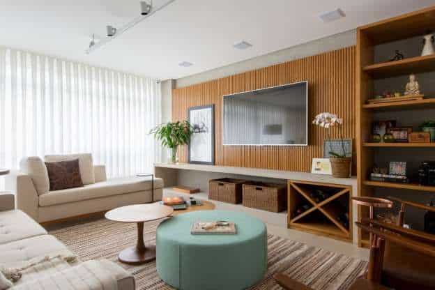 Transformando Sua Sala Grande em Dois Ambientes: Dicas para Sala de TV e Sala de Estar (sugestão) Transforme sua Sala com Estilo: Descubra as Estantes de TV Perfeitas para Acomodar sua TV e Eletrônicos!