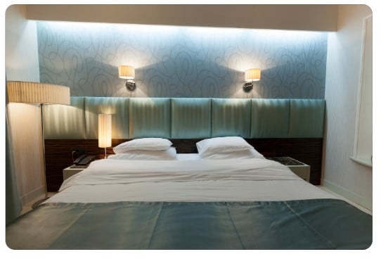 Decorando o quarto de casal Decoração de quartos de casal: Dicas para criar um ambiente aconchegante e romântico.