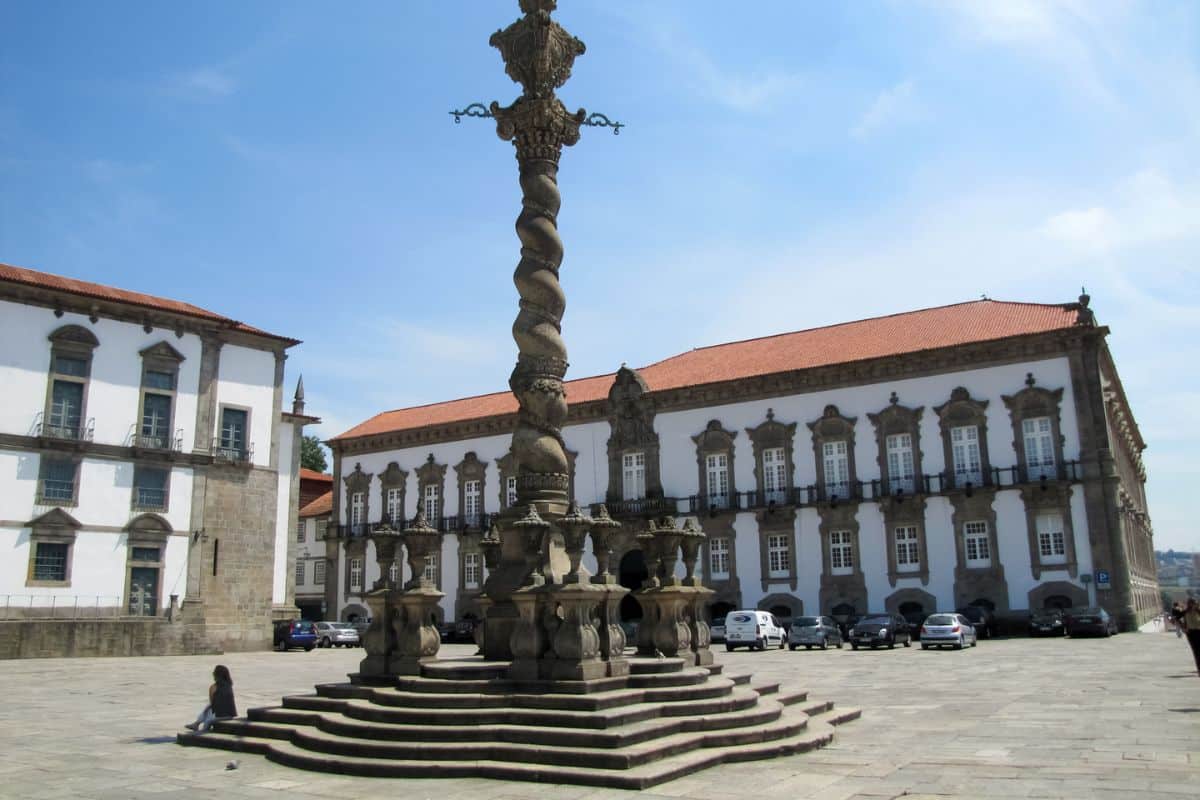 Reabilitação de Edifícios Históricos: Desafios e Soluções. 7 Reabilitação de Edifícios Históricos: Desafios e Soluções.