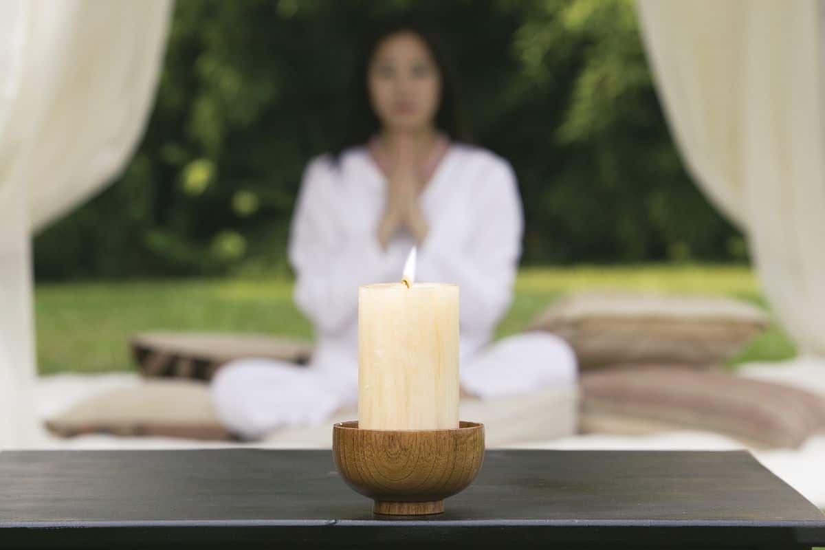 Decoração e Espaços de Meditação: Crie um espaço tranquilo em casa para práticas de mindfulness.