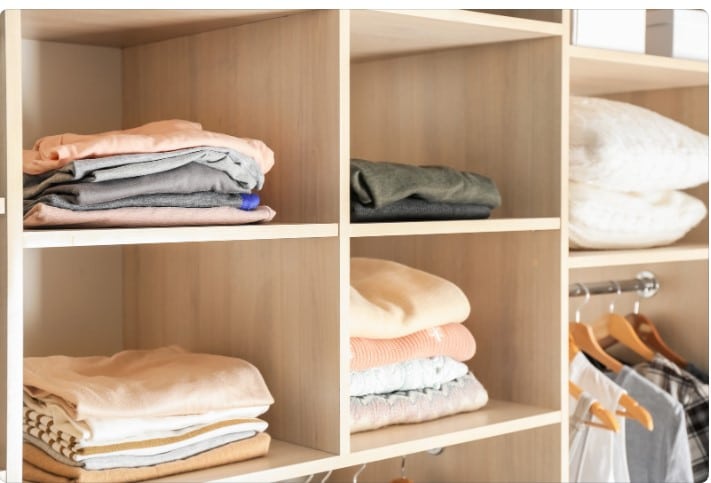 Escolha um sistema de organização que funcione para você: Organização de Closet Pequeno: Dicas e Truques