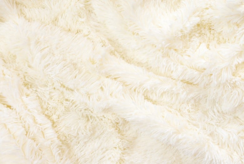 10 Decorações Fora de Moda e Itens de Decoração que Não se Usa Mais: Deixe-os no Passado! 3 tapete shaggy