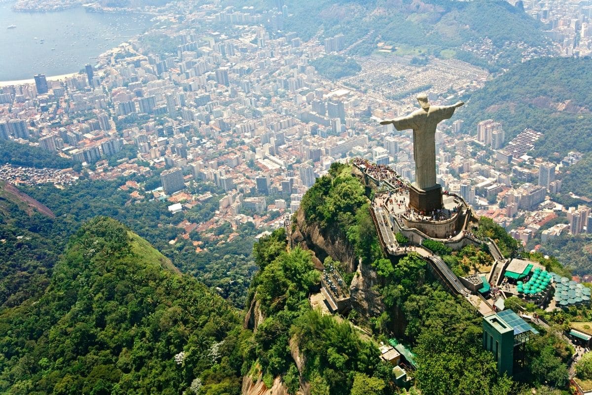 Quanto è Alto Il Cristo Redentore