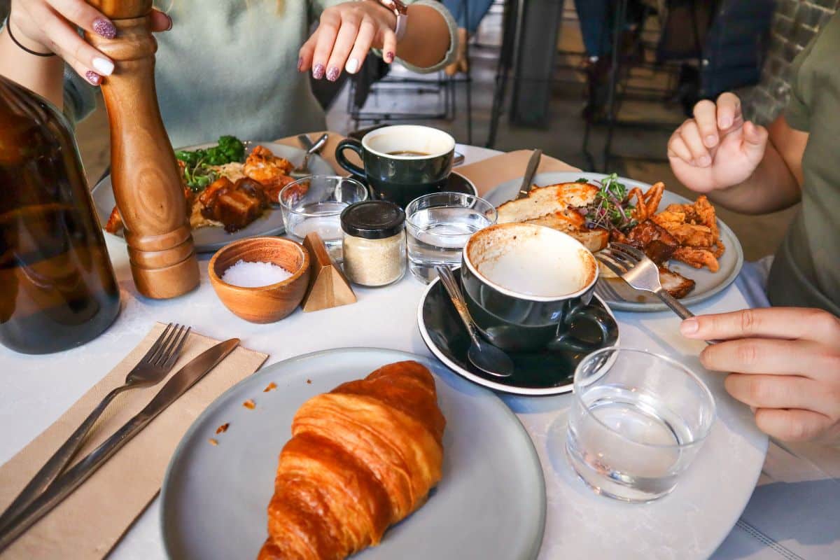 Mesa de Café da Tarde Aniversário - Comemore com estas ideias inspiradoras! Mesa de Café da Tarde Aniversário - Comemore com estas ideias inspiradoras!