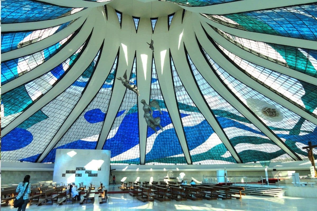 O Estilo Arquitetônico da Catedral de Brasília: Uma Obra-prima de Niemeyer 3 5 Obras Arquitetônicas Brasileiras Que Você Deve Conhecer!