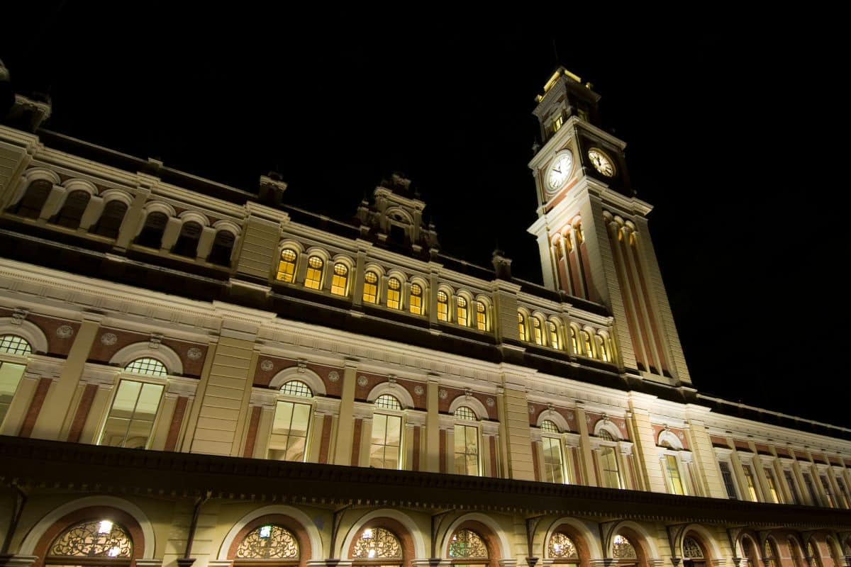 Estação da Luz em São Paulo: Um Passeio pela Arquitetura Histórica 2 Estação da Luz em São Paulo: Um Passeio pela Arquitetura Histórica