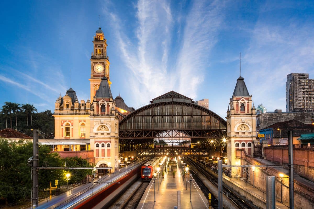 Estação Da Luz Em São Paulo: Um Passeio Pela Arquitetura Histórica