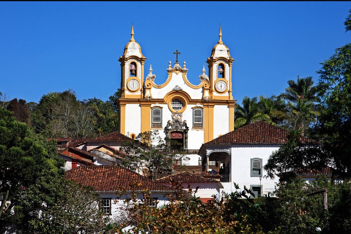 A Beleza da Arquitetura da Igreja Matriz de Tiradentes em Minas Gerais